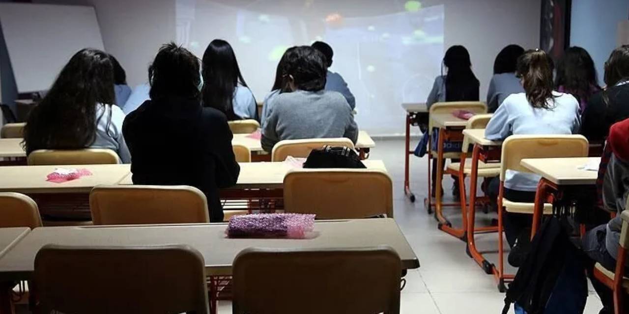 Liselere cuma namazı talimatı! Anayasa hatırlandı