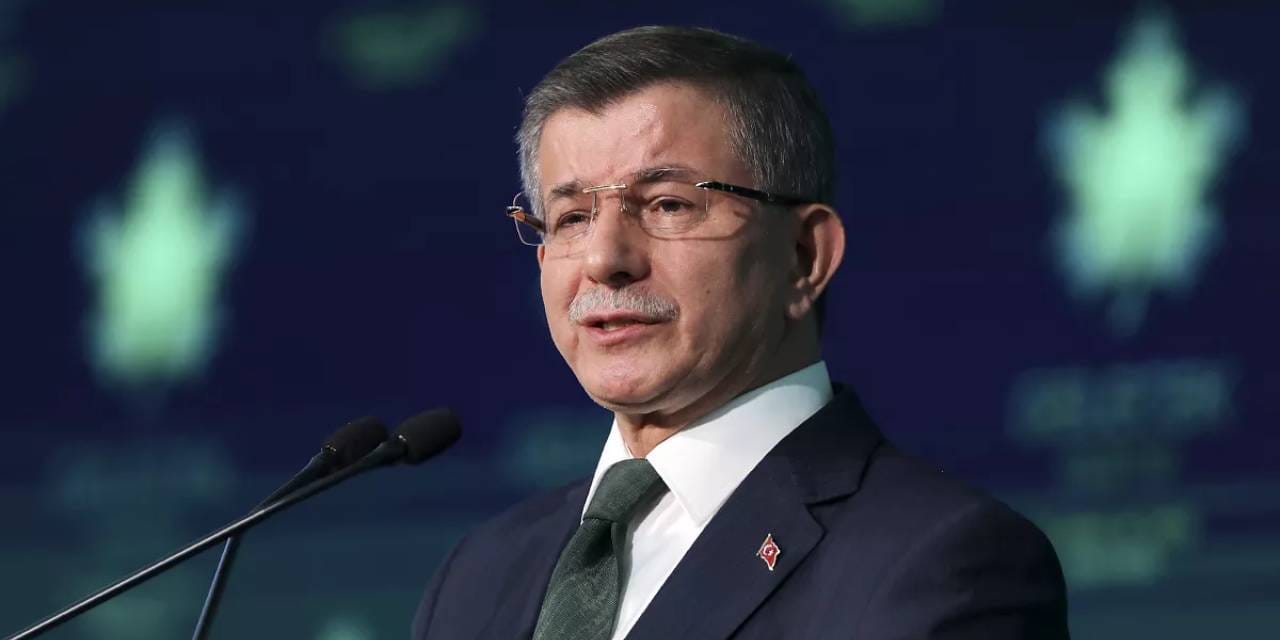 Davutoğlu'nun konferansı iptal edildi: Gelecek Partisi'nden üniversiteye tepki