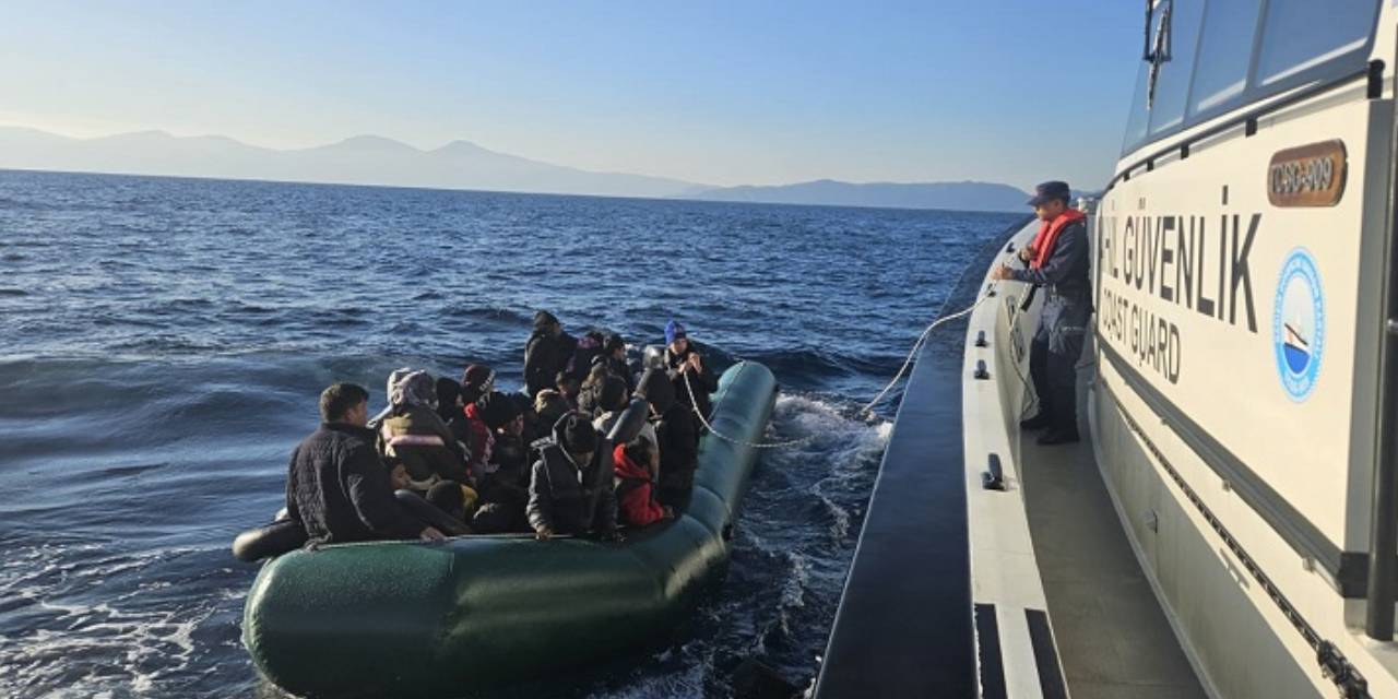 İzmir açıklarında 104 düzensiz göçmen yakalandı