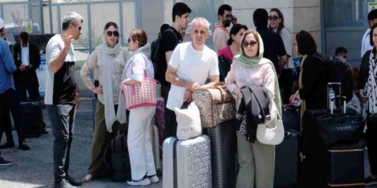 Akın akın Van'a geldiler