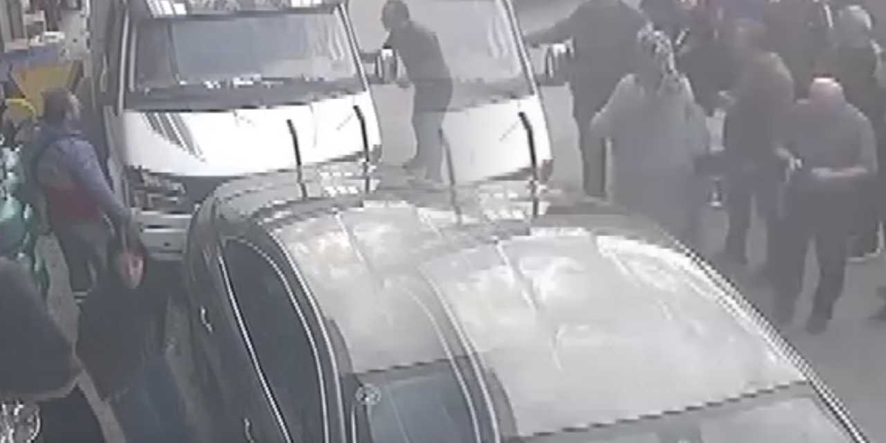 Direksiyon başında nöbet geçirdi: Sürücü hastaneye kaldırıldı