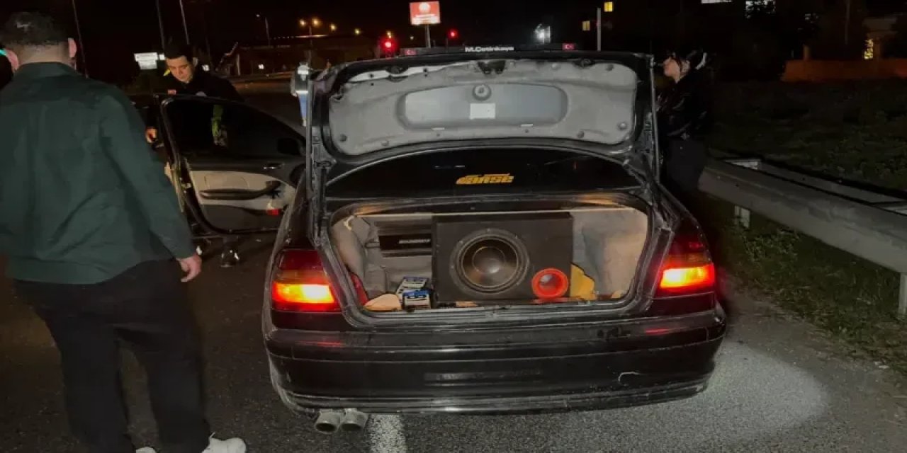 Adana'da yüksek sesle müzik dinleyen sürücüye 11 bin 253 lira ceza