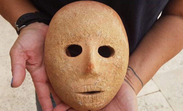 2 bin yıllık taş maske koleksiyonu dikkat çekiyor