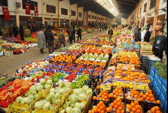 Bayraktar: ‘Çiftçi cefayı çekiyor, aracı sefayı sürüyor’