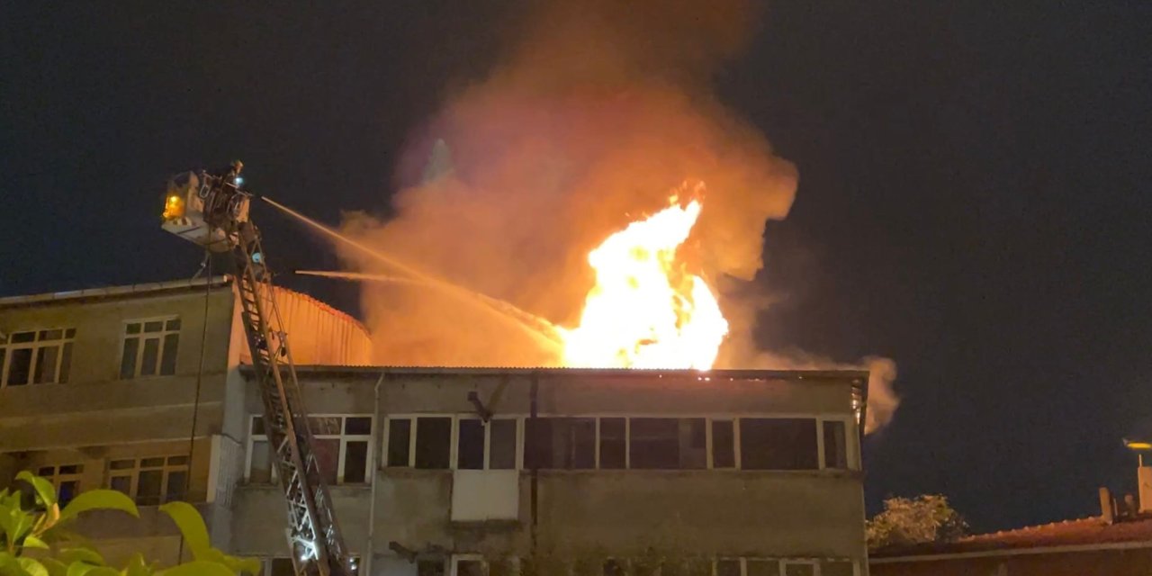 Kapıyı açmayan sevgilisinden intikam almak için iş yerini ateşe verdi