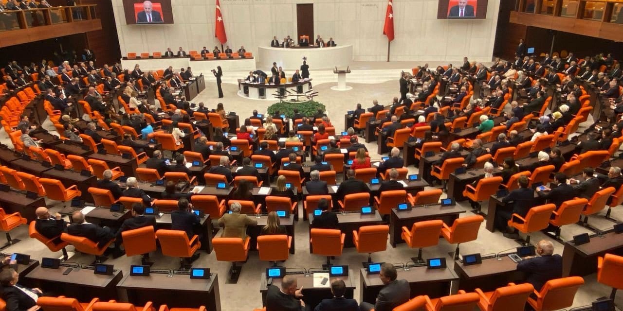 '100 bin öğretmen ataması yapılsın' önerisi AKP-MHP oylarıyla reddedildi