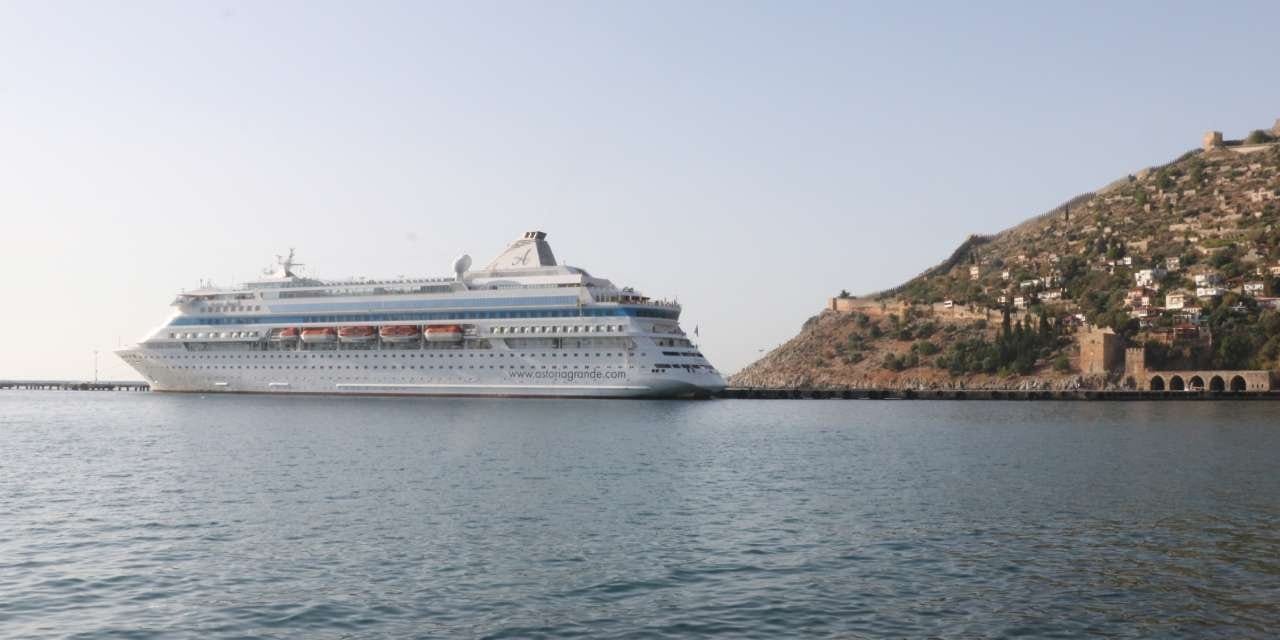 Pasifik'ten gelen kruvaziyer 1306 turist getirdi