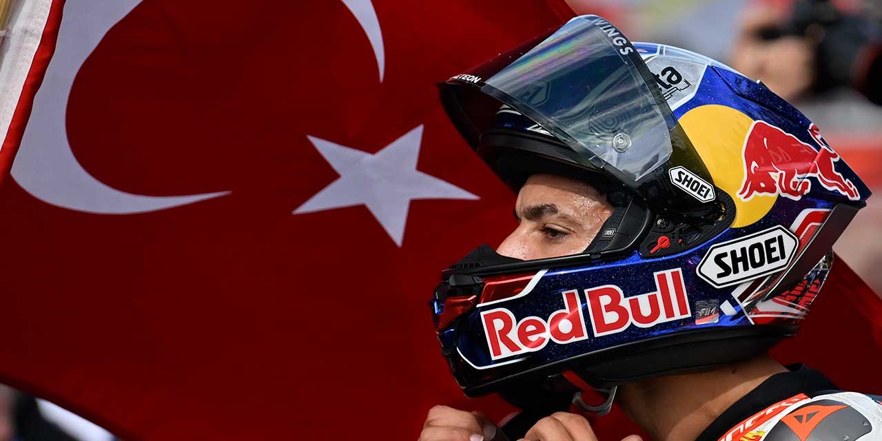 Toprak Razgatlıoğlu tarih yazdı! 3. kez dünya şampiyonu oldu