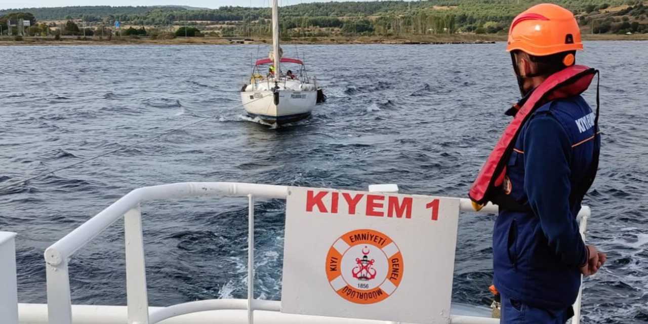 Çanakkale Boğazı’nda panik anları! Tekne arıza sebebiyle sürüklendi