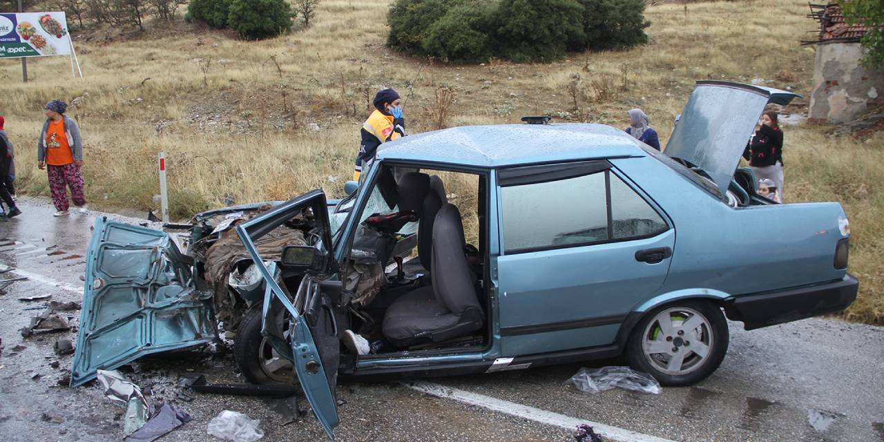 Otomobil ile kamyonet çarpıştı: 3 yaşındaki bebek öldü!