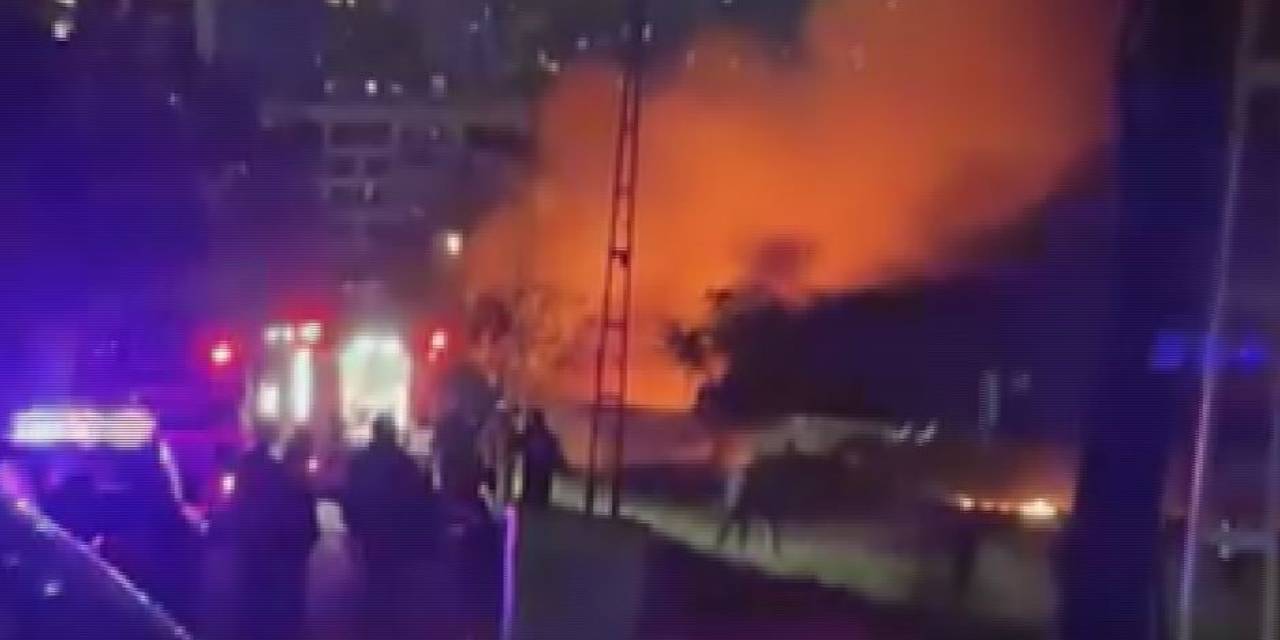 İstanbul'da halı yıkama atölyesinde çıkan yangın trafoya sıçradı: Art arda patlamalar!