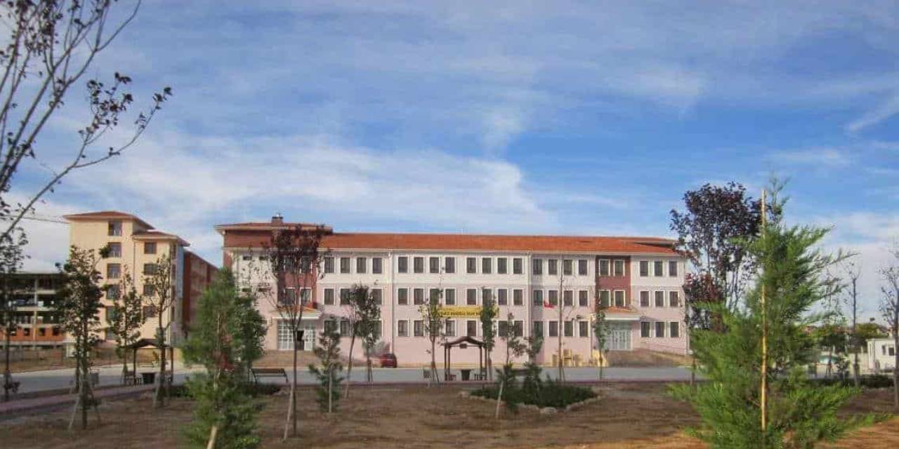 Sapık beden eğitimi öğretmenine başka bir öğretmenden destek geldi