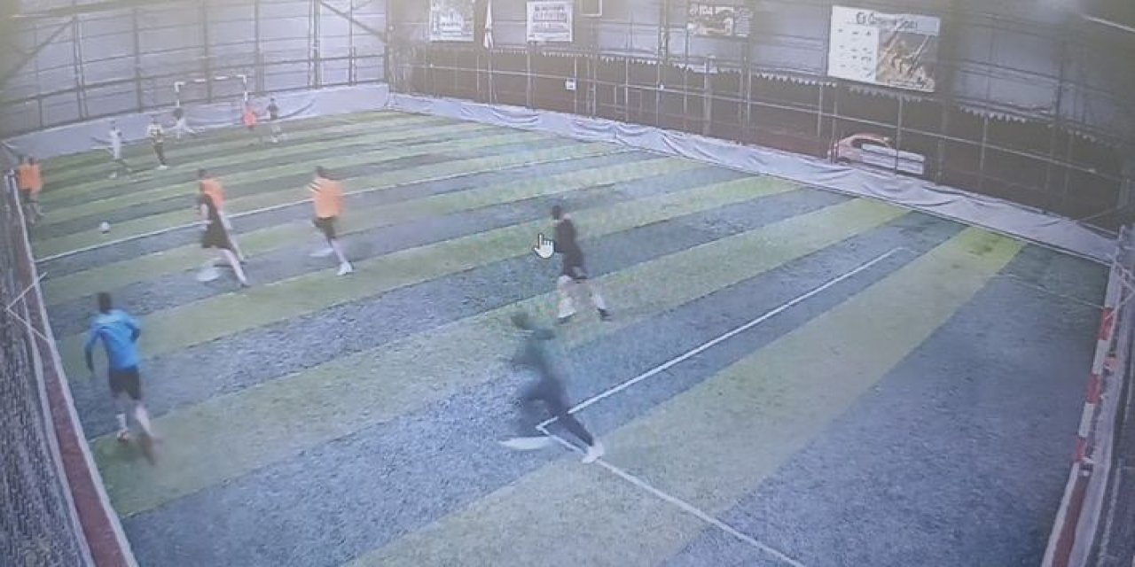 Edremit dehşetinin yeni görüntüleri ortaya çıktı: Firari katil halı sahayı basıp gençlere ateş açmış