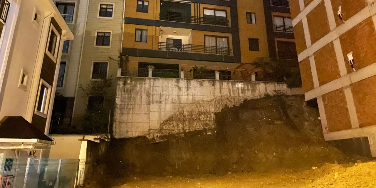 İnşaatın temel kazısı yürekleri ağza getirdi! 2 bina boşaltıldı