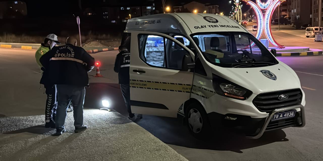 Kontrolden çıkan motor kaldırıma çarptı: Sürücü hayatını kaybetti