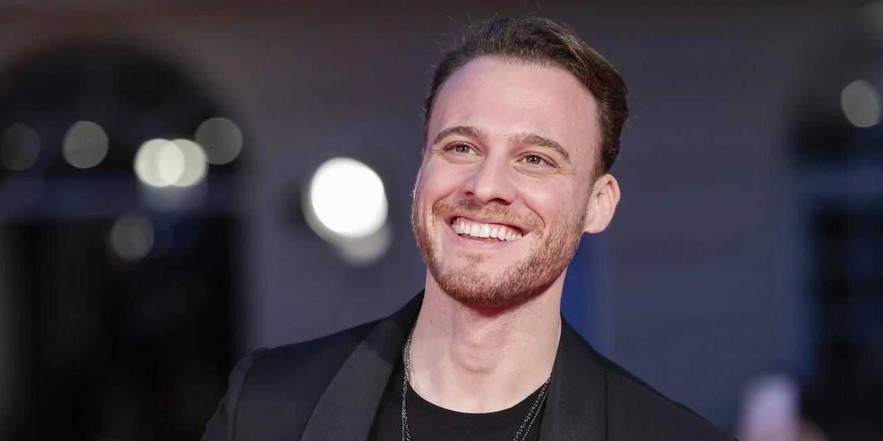 Kerem Bürsin gönlünü sosyal medya fenomenine kaptırdı