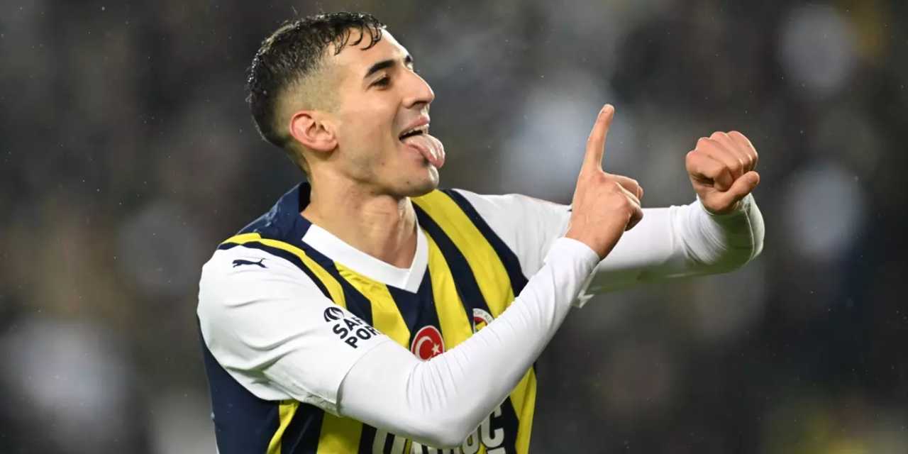 Mert Müldür kick boksçu sevgilisi ile nişanlandı