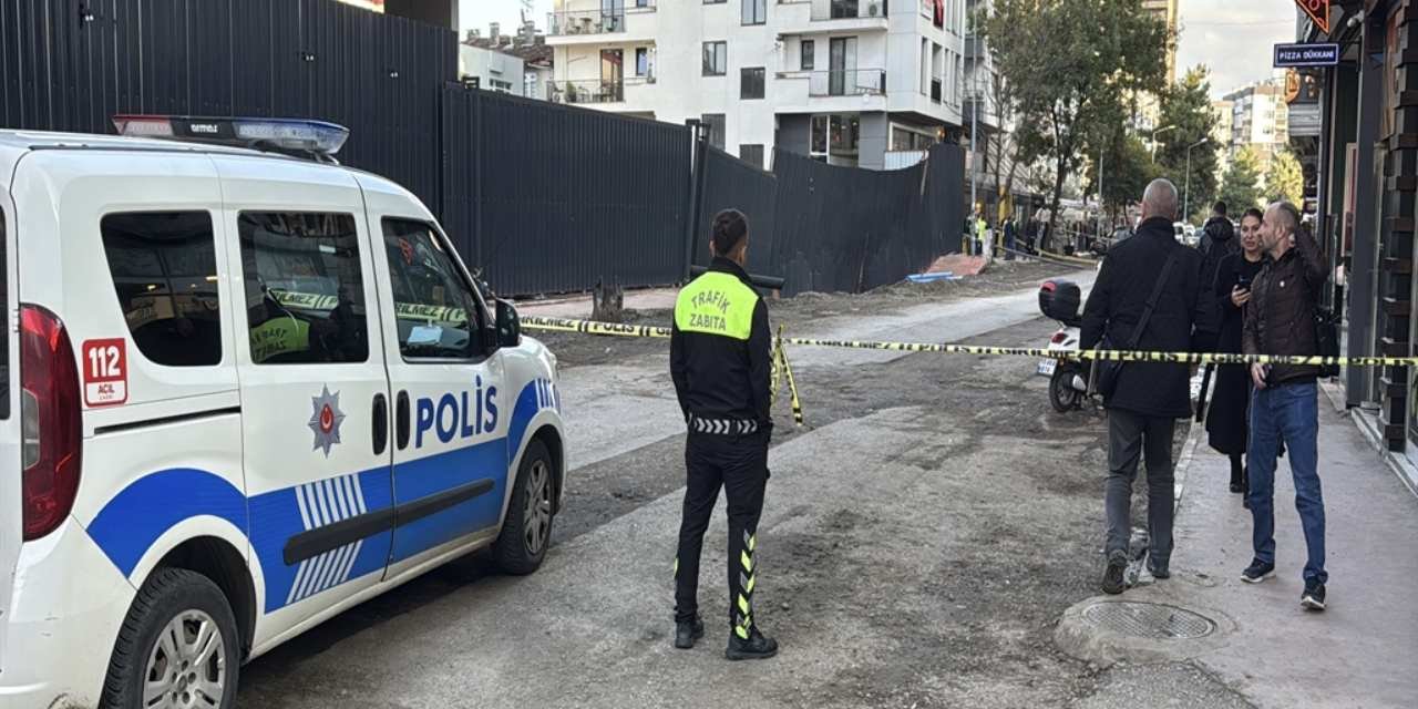 Yıkım tehlikesiyle cadde ulaşıma kapatıldı