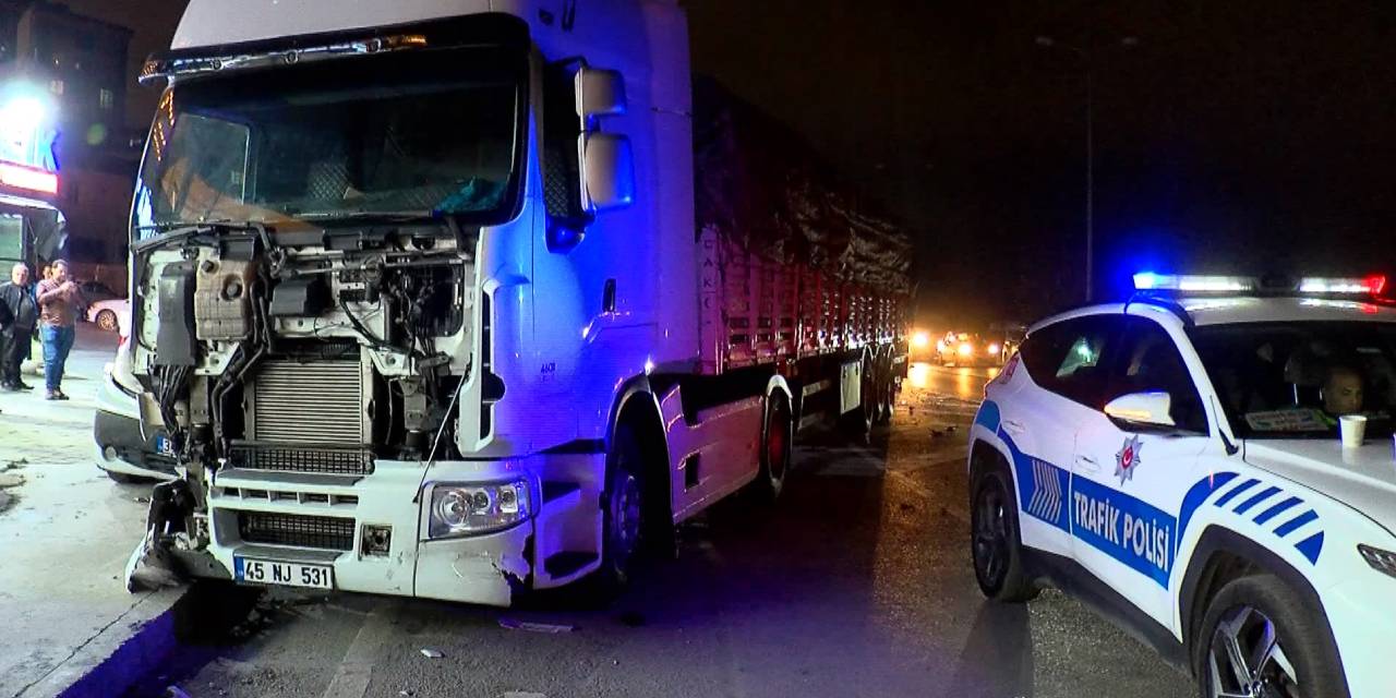 Öksürük krizine giren TIR sürücüsü hakimiyetini kaybetti: 5 aracı önüne kattı