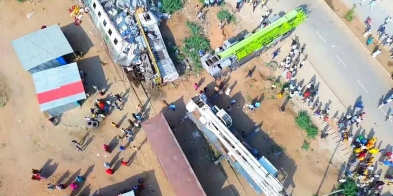 Facia göz göre göre geldi! Eski tren raydan çıktı ortalık can pazarına döndü