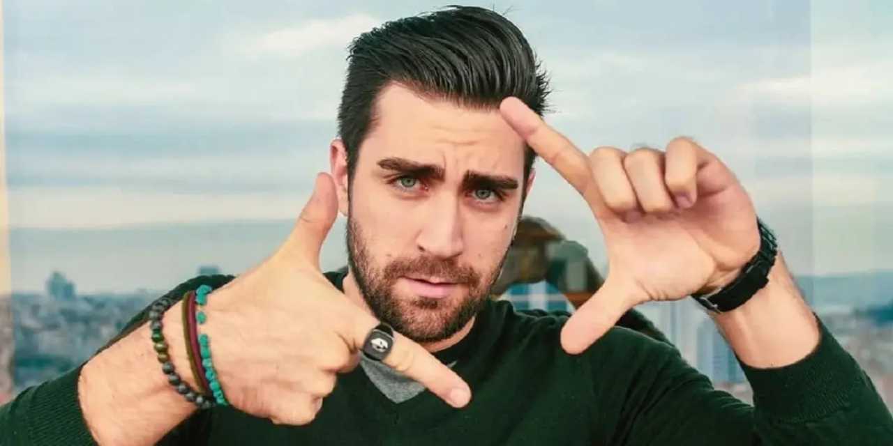 Çağlar Ertuğrul'dan 'bornozlu fotoğraf' uyarısı: Oltaya gelenler olmuş!