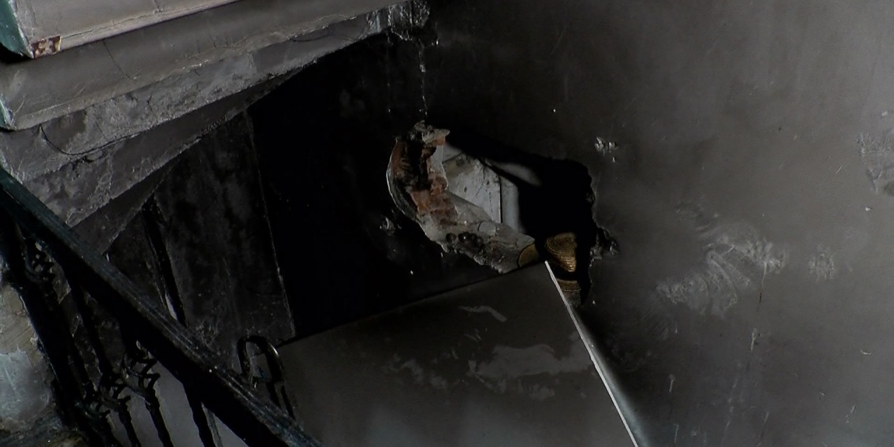 İstanbul'da erkek dehşeti! Eski eşinin evine yanıcı madde attı