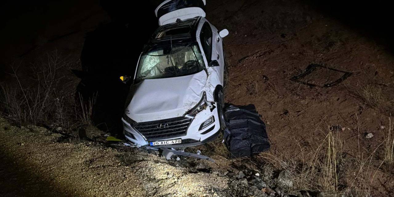 Ehliyetsiz sürücünün kullandığı araç takla attı: 1 kişi hayatını kaybetti 4 yaralı