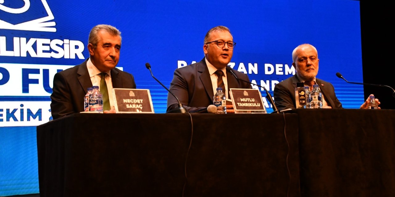 Balıkesir Kitap Fuarı’nda medya, siyaset ve edebiyat rüzgarı esti