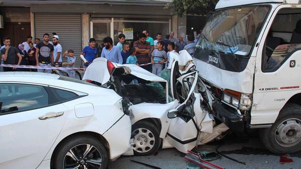 8 araca birden çarptı! Freni patlayan komyonet dehşet saçtı...