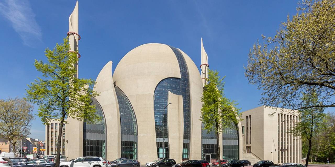 Türk camisine Alman bankası el koyabilir!