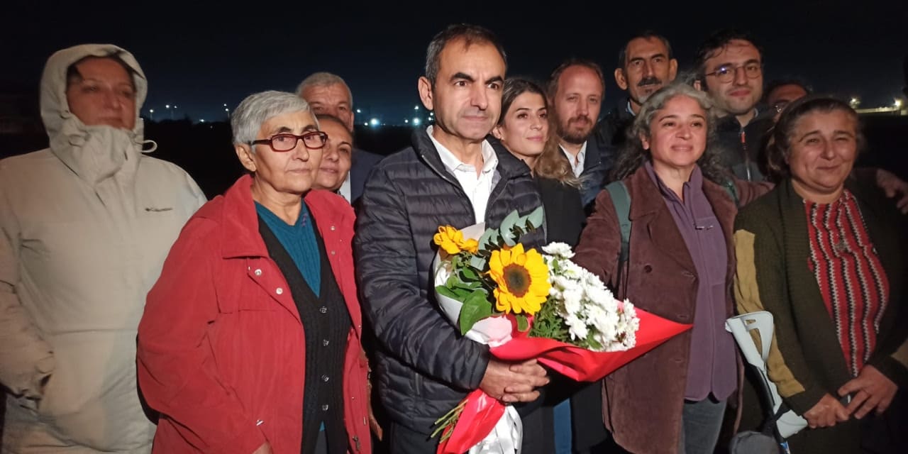 Gazeteci Ercüment Akdeniz tahliye edildi: ‘İçimde buruk bir sevinç var’