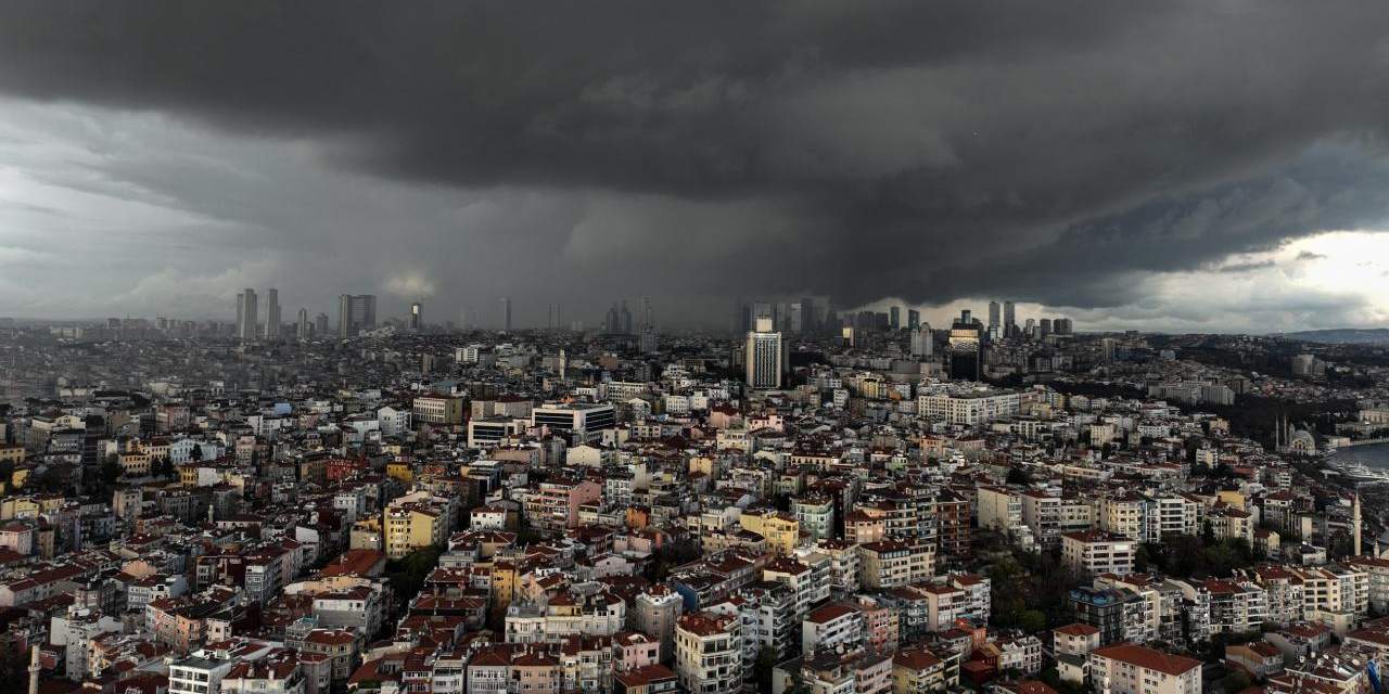 Bu uyarı İstanbullulara! Kuvvetli yağışa sadece birkaç saat kaldı