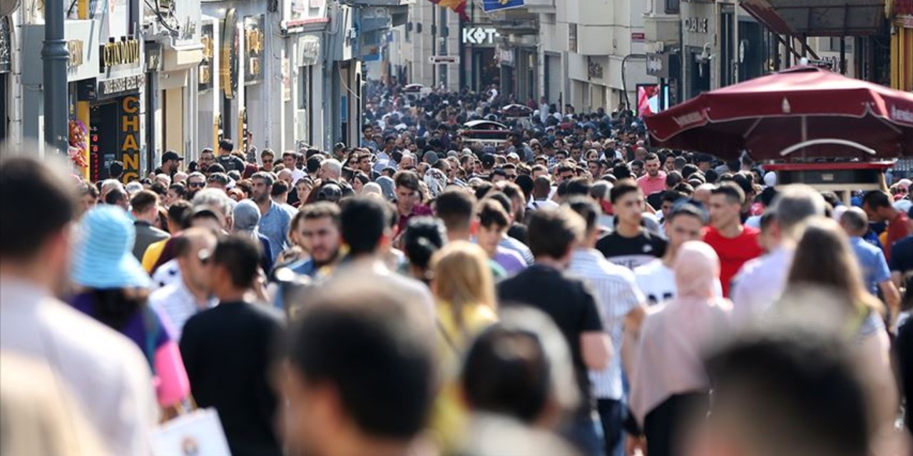 Türkiye'nin geleceğine yalnızca AKP ve MHP'liler umutla bakıyor