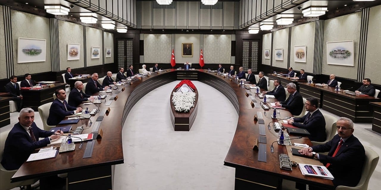 AKP’ye yakın isimden 'Bu gece kabine değişikliği olabilir' mesajı