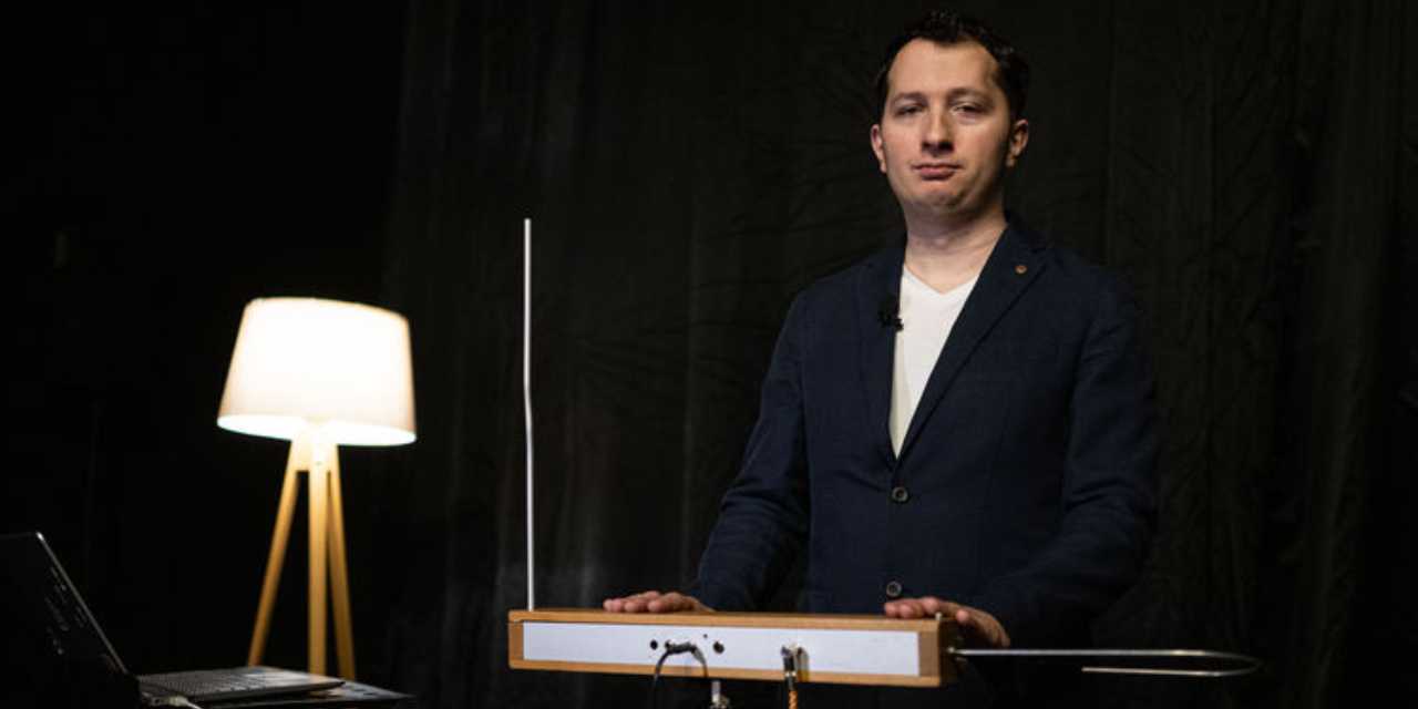 Rus müzisyen dedesinin icadı ile Çanakkale'de konser verdi