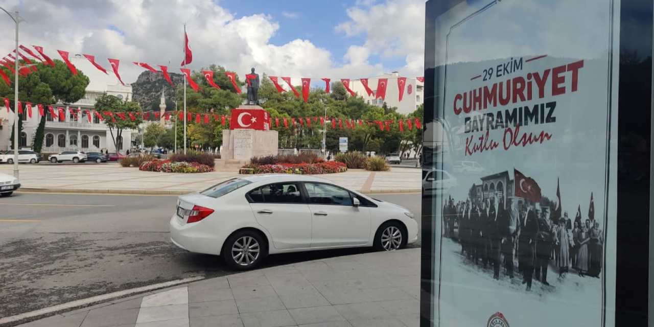 Muğla'da skandal afiş! Valilik 'Cumhuriyet' yazamadı!
