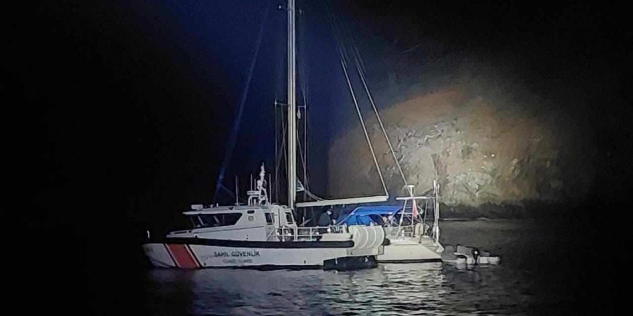 İzmir açıklarında 90 göçmen yakalandı