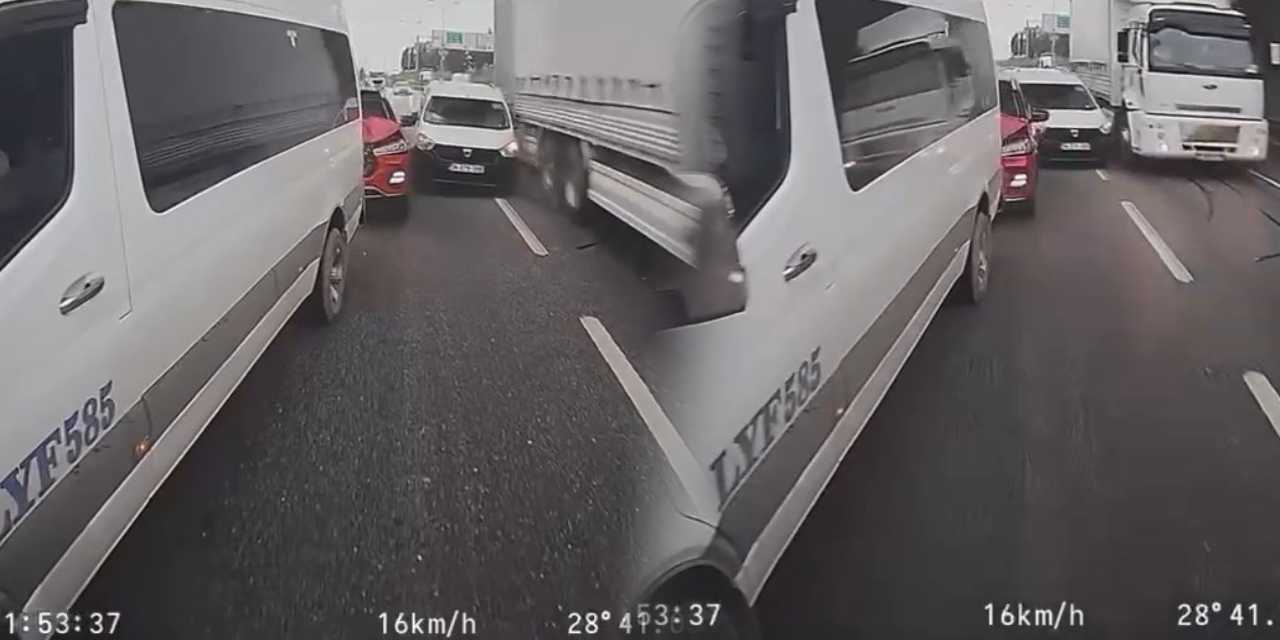Bir anda yavaşladı: Zincirleme kazaya yol açtı