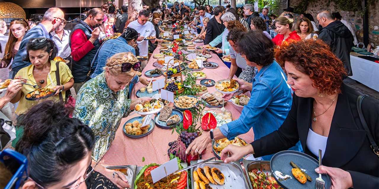 Komşu Sofrası altıncı yılında: Balkan ve Anadolu lezzetleri Bornova’da buluştu