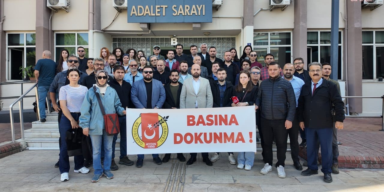 Gazetecilerden darbedilen meslektaşlarına destek