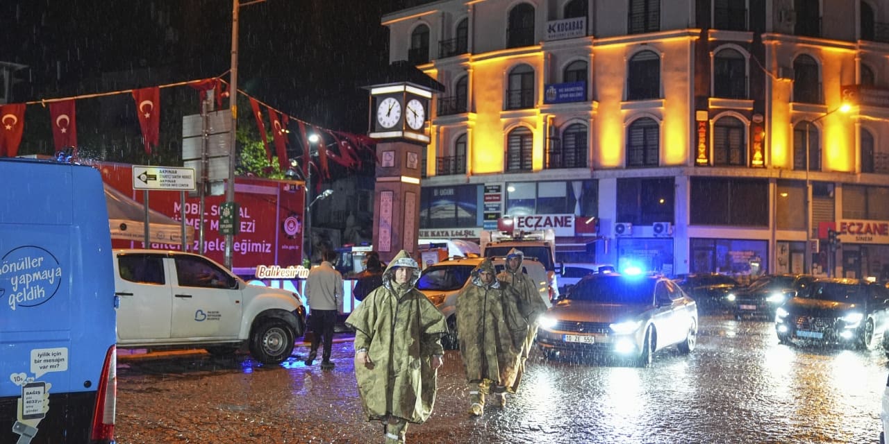 Depremin vurduğu Balıkesir’de sağanak yağış