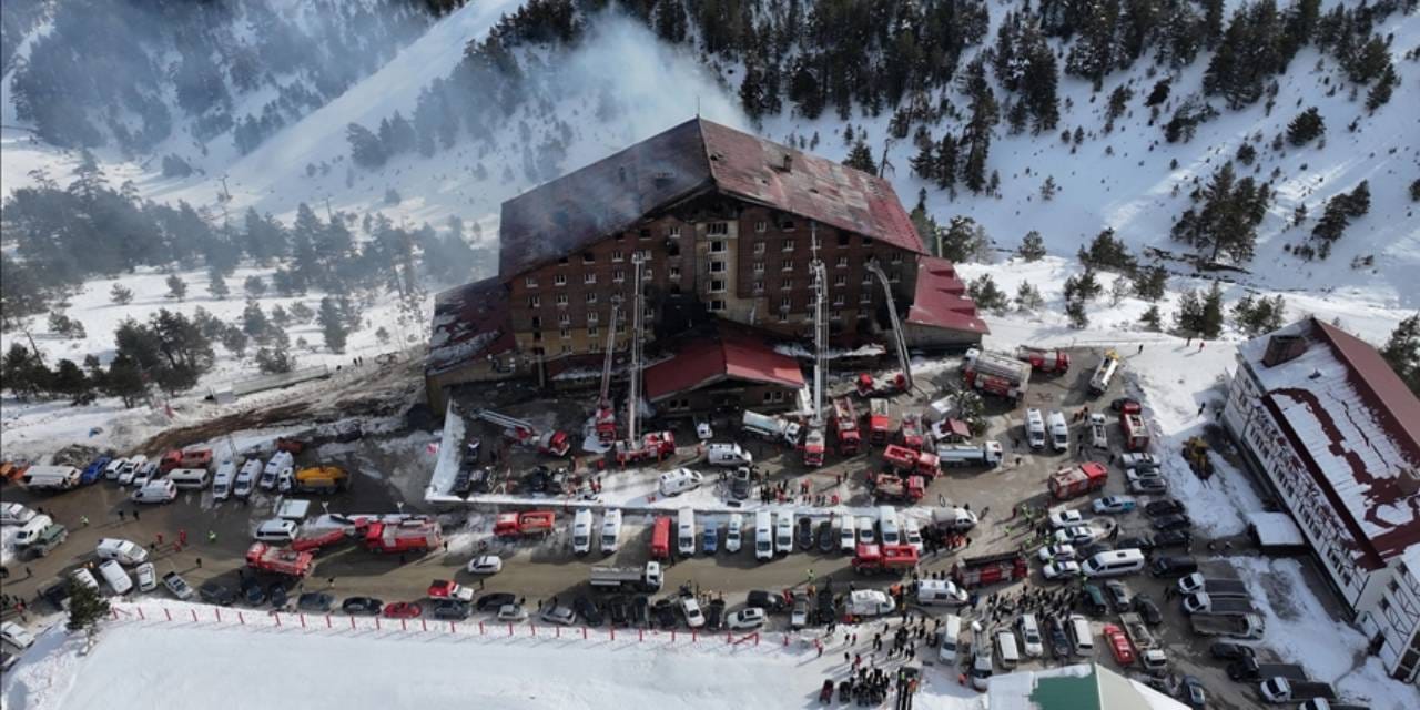 Kartalkaya yangın faciasında 3'üncü duruşma: Bakanlık yetkililerinin yargılanmasına bir el engel oluyor