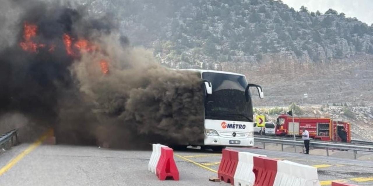 Konya'da yolcu otobüsü alev alev yandı