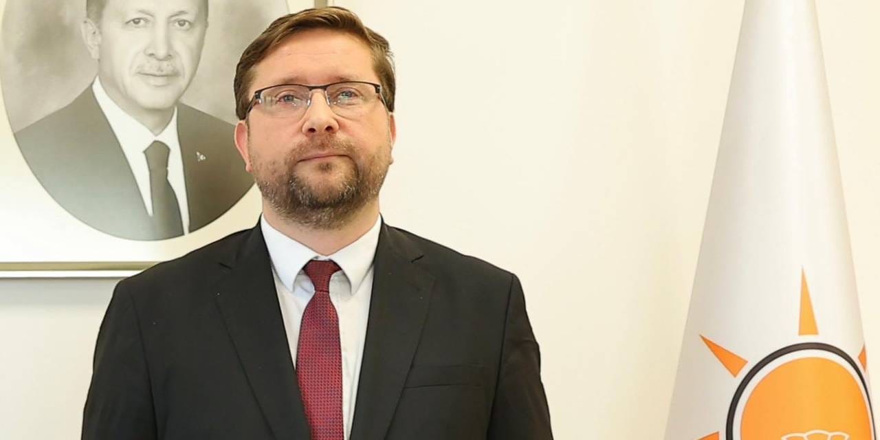 Son Dakika | AKP'de istifa depremi devam ediyor: Küçükçekmece İlçe Başkanı istifa etti