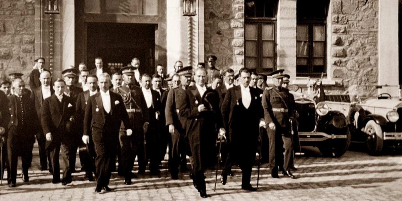 Atatürk’ün o sözleri canlandırıldı: Efendiler, yarın Cumhuriyeti ilan edeceğiz!