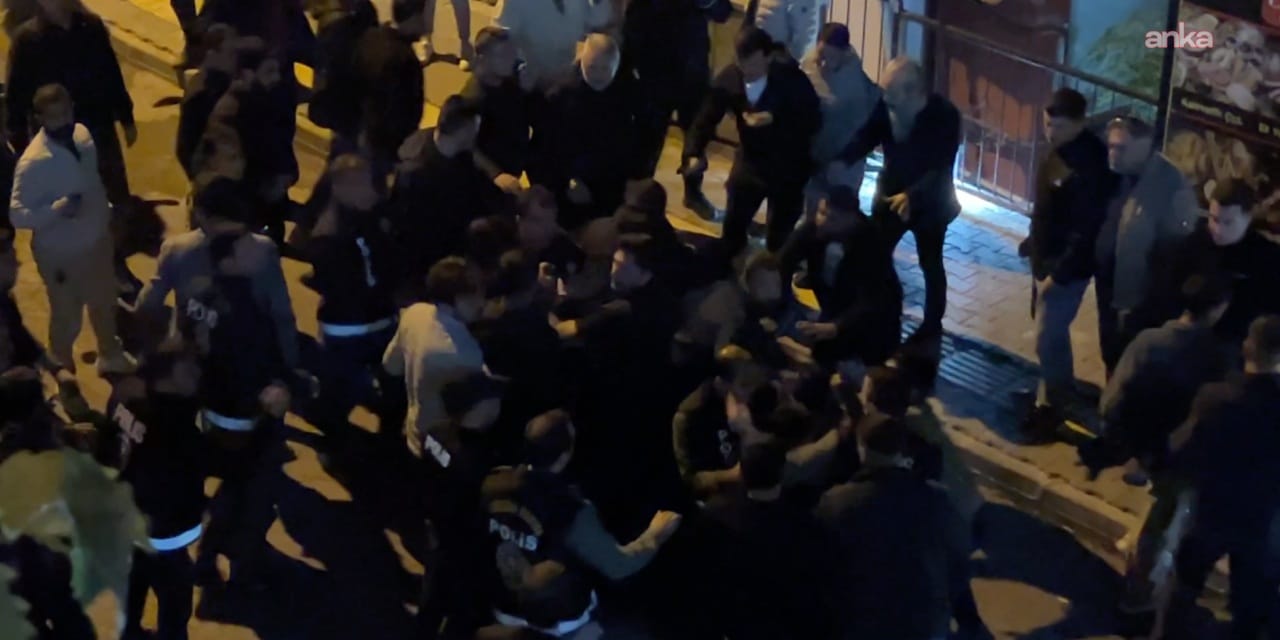 Tunceli'de Cumhuriyet Bayramı konserinde yumruk yumruğa kavga