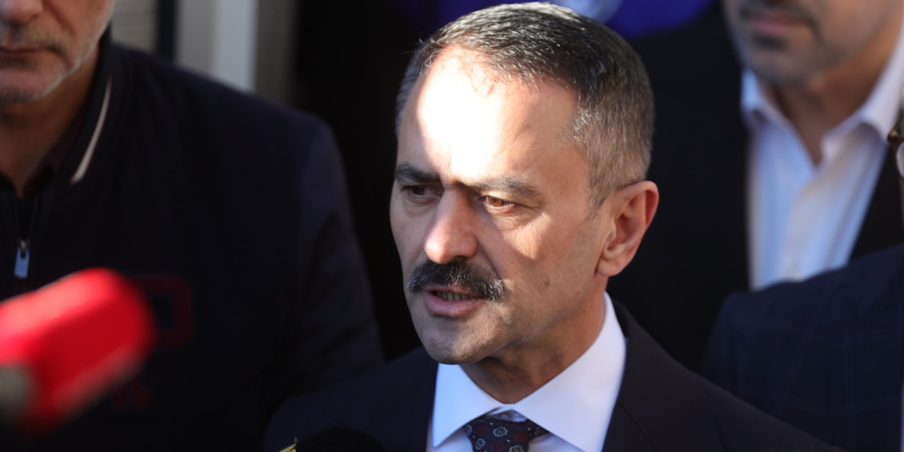 Gebze'deki bina neden çöktü? Kocaeli Valisi bu tepki gelince hızla uzaklaştı