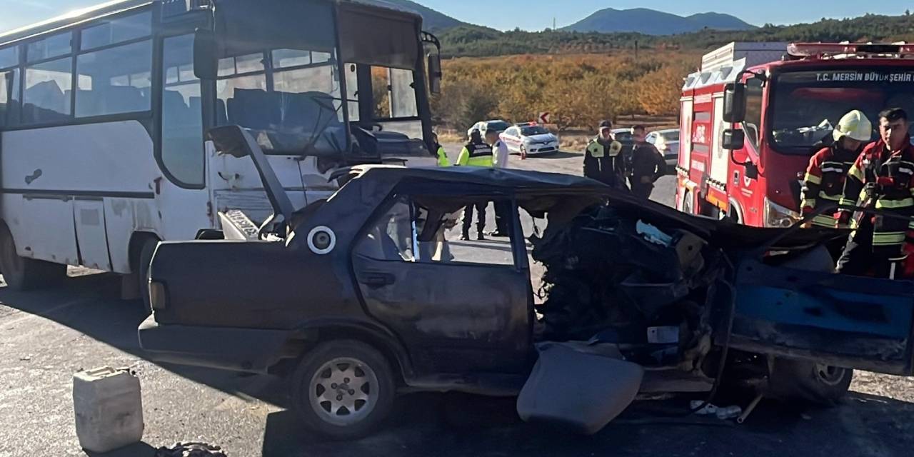 Mersin'de işçileri taşıyan midibüs ile otomobil çarpıştı: 3 kişi hayatını kaybetti 12 yaralı!