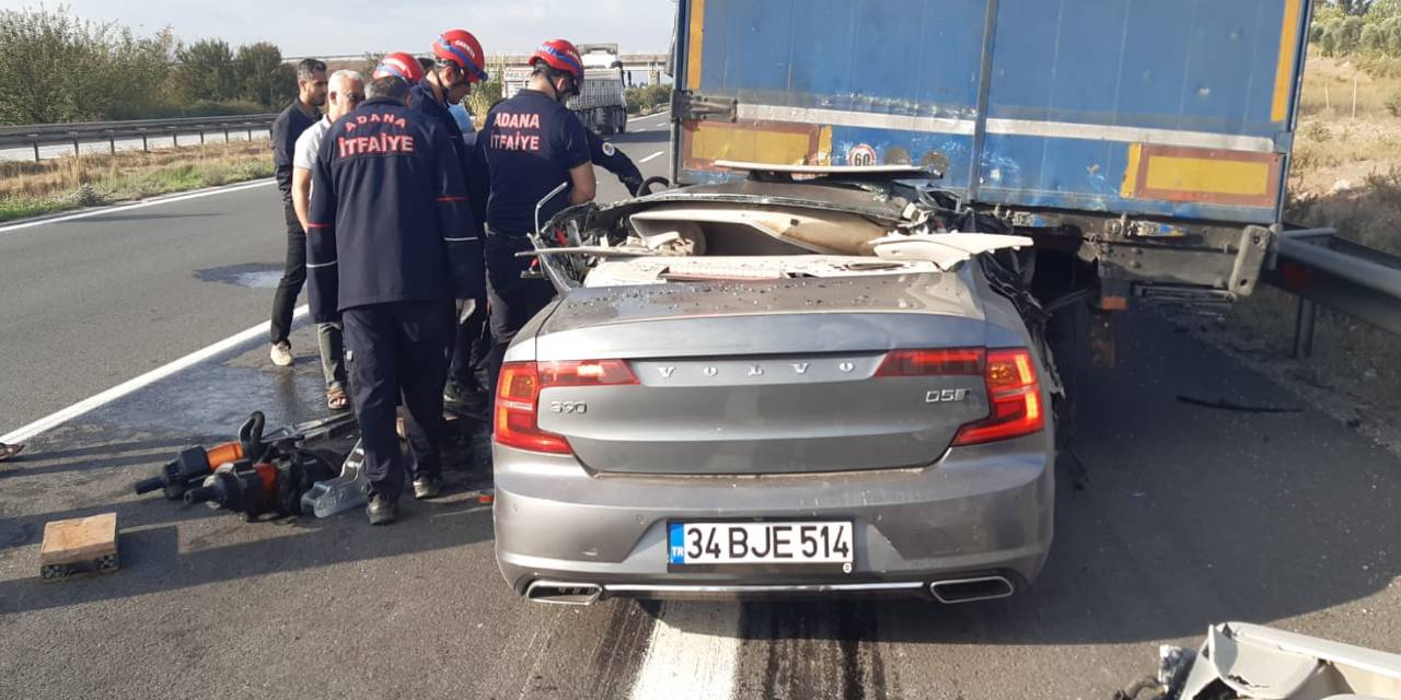 Adana'da TIR'a arkadan çarpan otomobil sürücüsü hayatını kaybetti