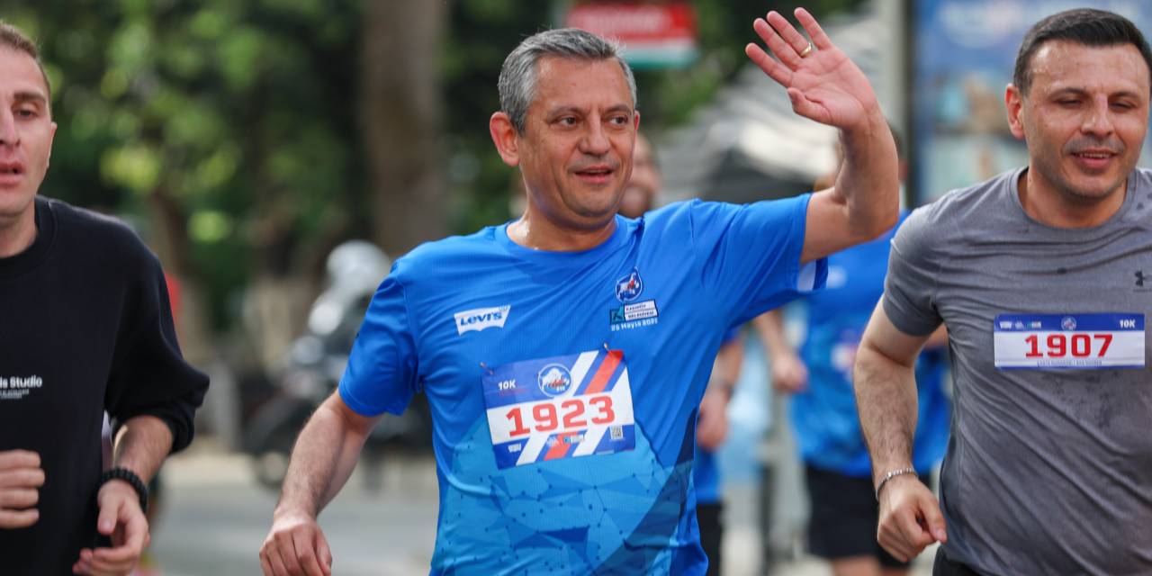 Özgür Özel ÇYDD için koşacak: "Her destek bir öğrencinin geleceğine umut olsun"